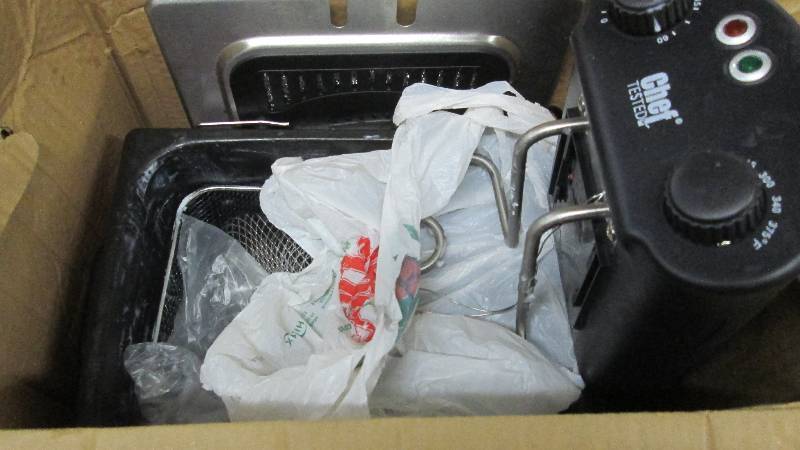 lot 148 image: Chef Tested Brand Deep Fryer open b...