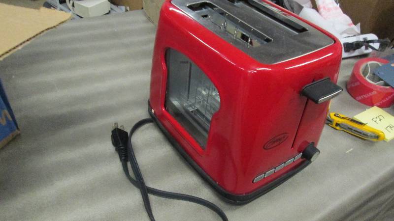 lot 174 image: Ginnys Toaster open box, untested...