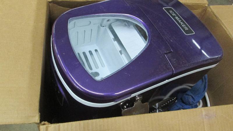 lot 183 image: Portable Ice Maker open box, untest...