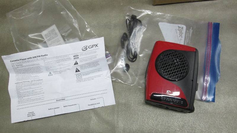lot 197 image: Portable Cassette Radio by GPX open...