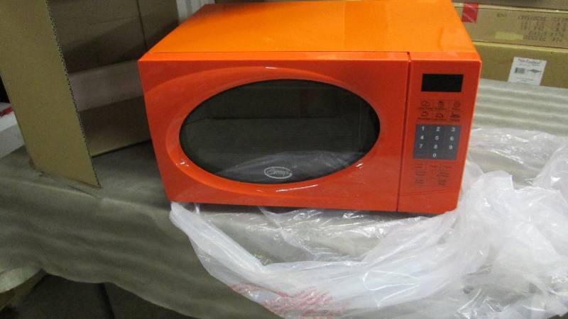 lot 247 image: Ginnys Brand .9 Cubic Foot Microwa...