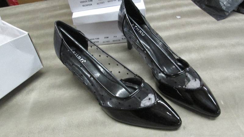 lot 266 image: Size 12M Ladies  Ashro Valenteen Pu...