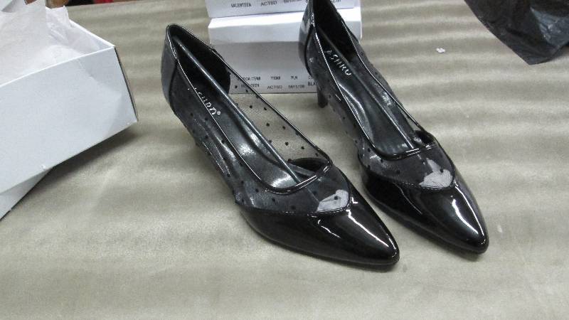 lot 268 image: Size 12M Ladies  Ashro Valenteen Pu...