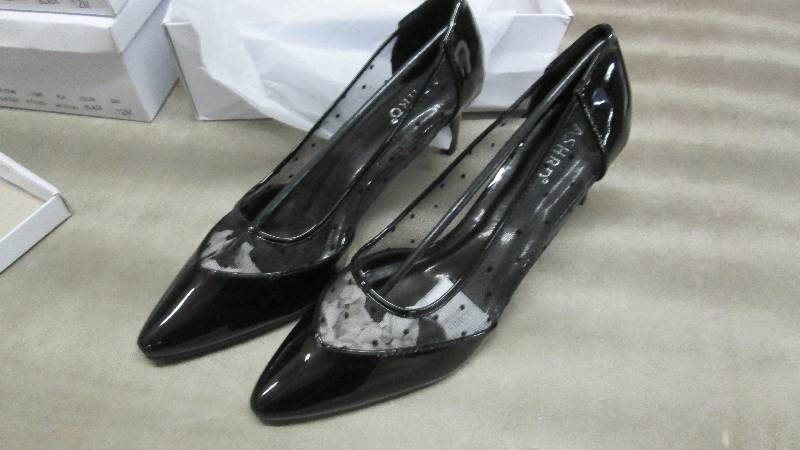 lot 280 image: Size 12M Ladies  Ashro Valenteen Pu...