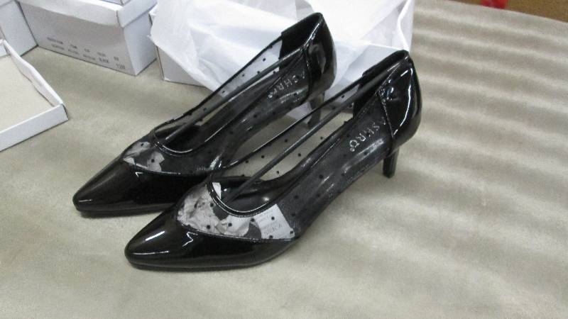 lot 281 image: Size 12M Ladies  Ashro Valenteen Pu...