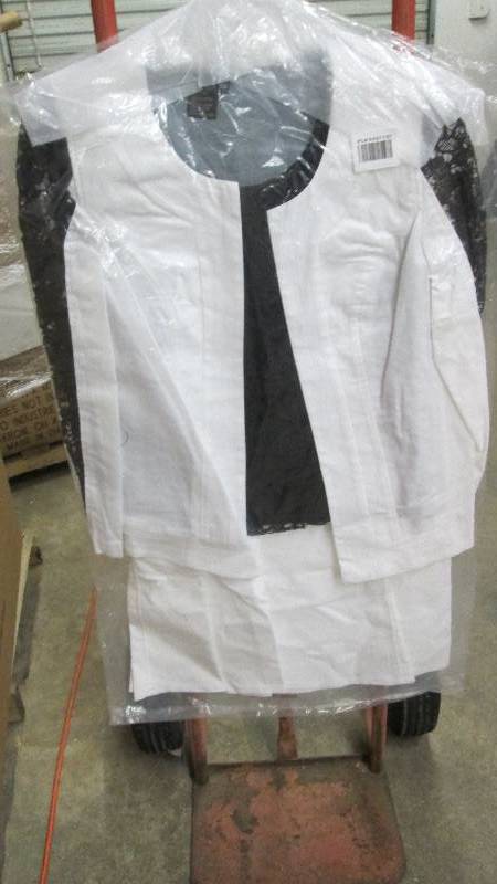 lot 289 image: Ashro Size 16W Ladies 2 Piece Black...