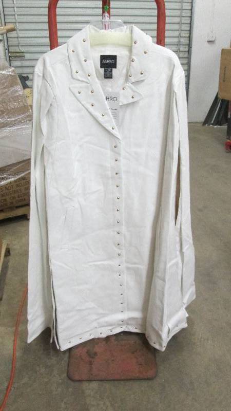 lot 302 image: Ashro Size 18W Ivory Studded Poncho...