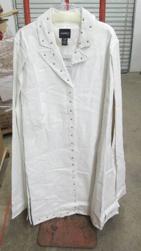 lot 303 image: Ashro Size 18W Ivory Studded Poncho...
