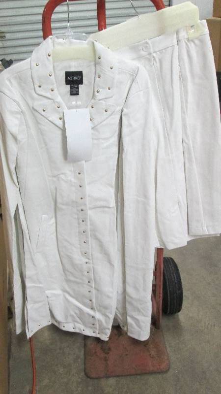 lot 308 image: Ashro Size 18W Ivory Studded Poncho...