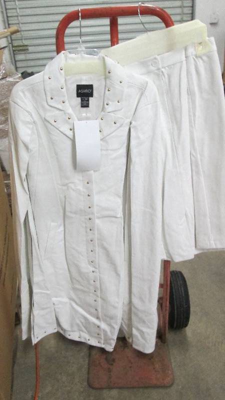 lot 310 image: Ashro Size 16W Ivory Studded Poncho...