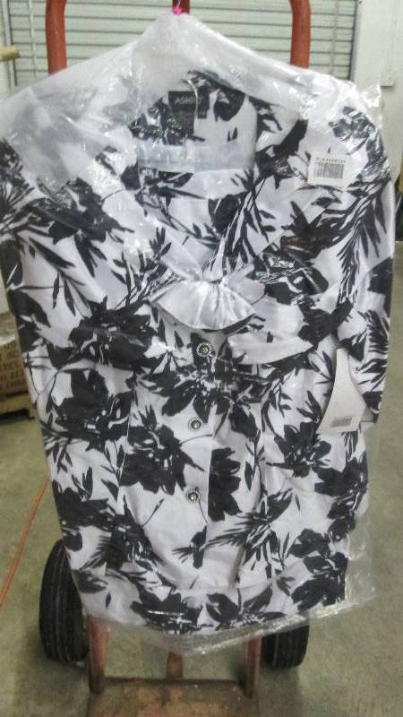 lot 312 image: Ashro Size 24W Black & White 2 Piec...