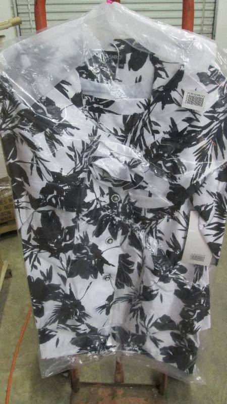lot 313 image: Ashro Size 24W Black & White 2 Piec...