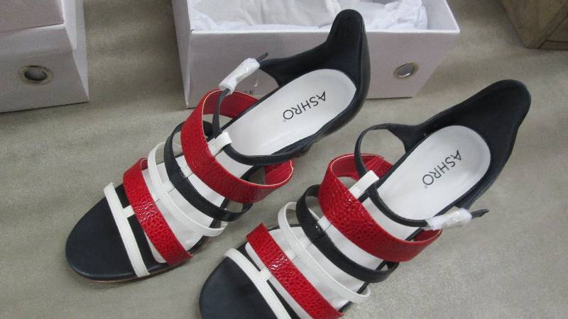 lot 318 image: Ashro Size 12M Ladies Harper Sandal...
