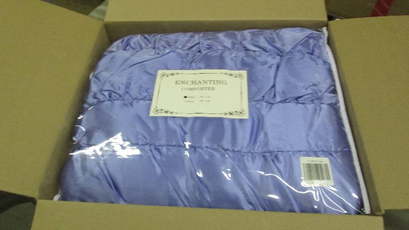 lot 321 image: Twin Size Enchanting Comforter...
