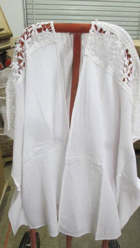 lot 337 image: Lot of 2 Ladies One Size White Gauz...
