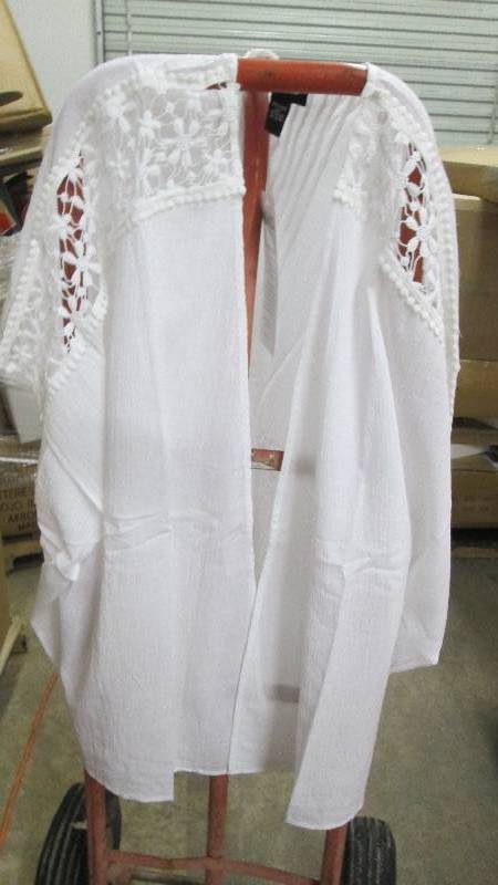 lot 339 image: Lot of 2 Ladies One Size White Gauz...