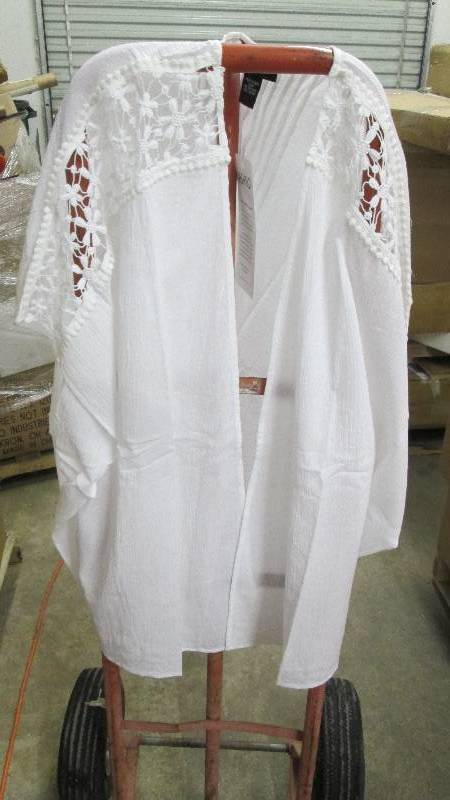 lot 341 image: Lot of 2 Ladies One Size White Gauz...
