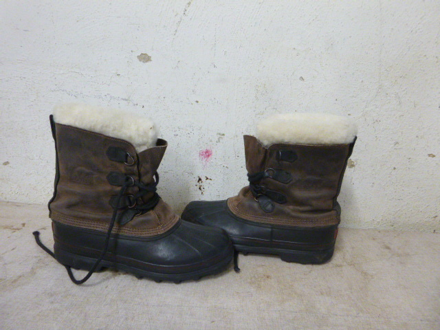 lot 35 image: Sorel Boots