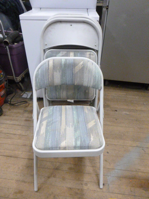 lot 43 image: 6 Samsonite Padded Folding Chairs