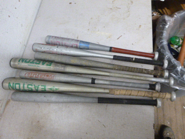 lot 44 image: 7 Aluminum Baseball Bats