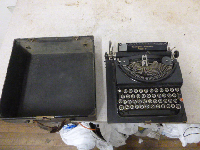 lot 48 image: Vintage Remington Portable Typewriter