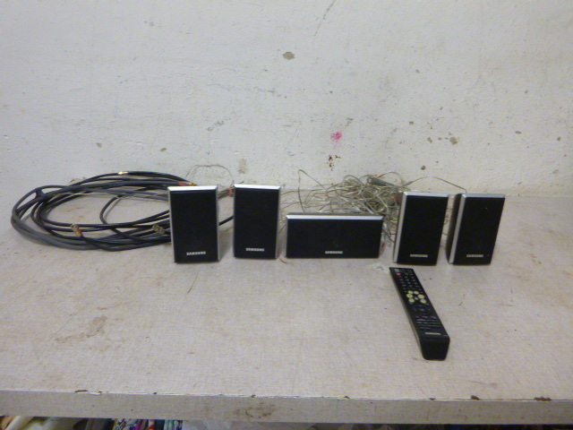 lot 66 image: Samsung 5 Speaker Surround Sound