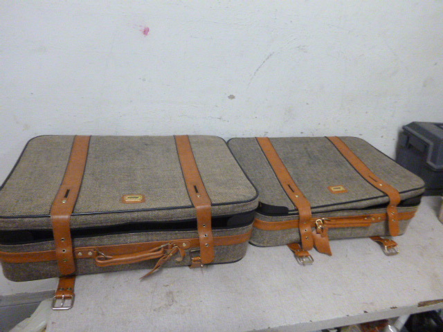 lot 74 image: 2 Piece Luggage Set