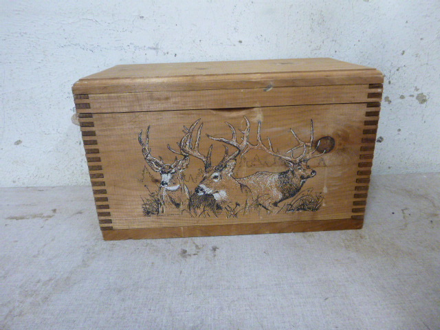 lot 98 image: Decorative Wooden Ammo Box