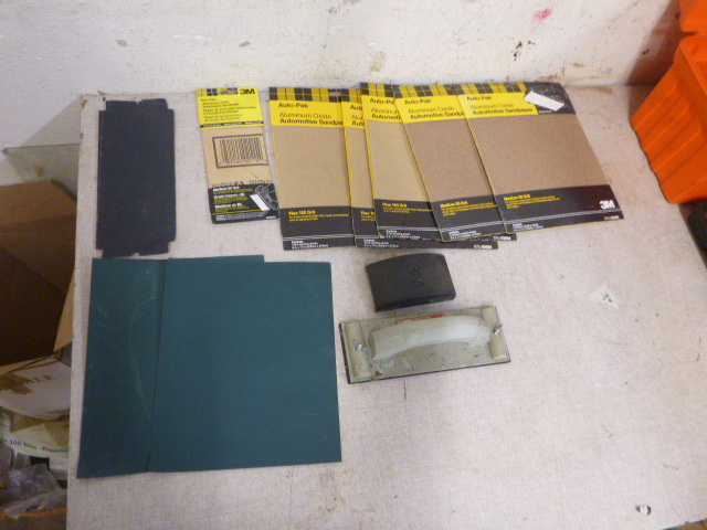 lot 101 image: Sandpaper with 2 Holders
