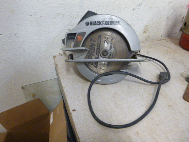 lot 103 image: Black & Decker 7 14 Circular Saw