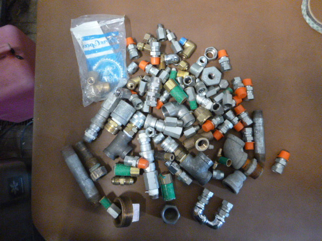 lot 112 image: Miscellaneous Fittings