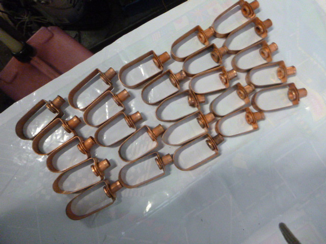 lot 132 image: 25 Pipe Hangers