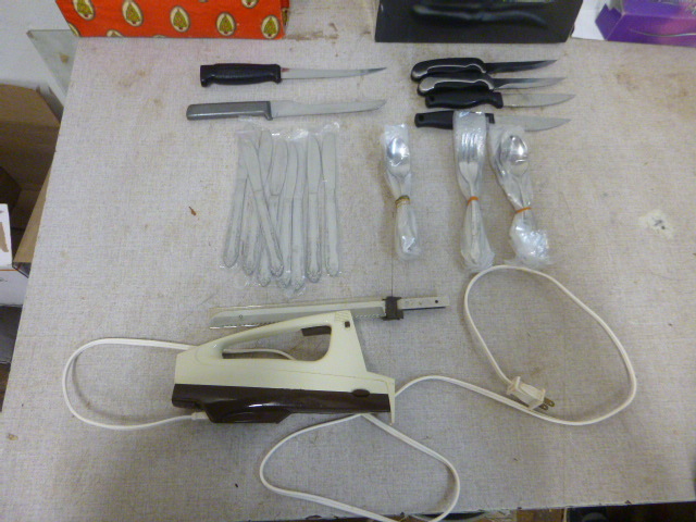 lot 155 image: Sunbeam Electric Knife