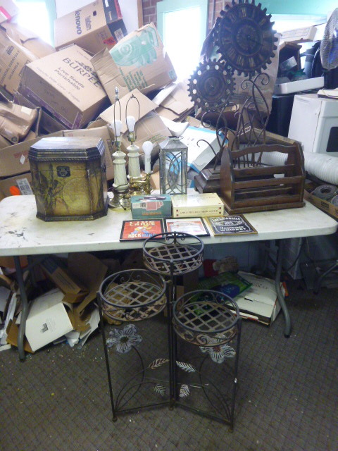 lot 210 image: Miscellaneous Home Dcor