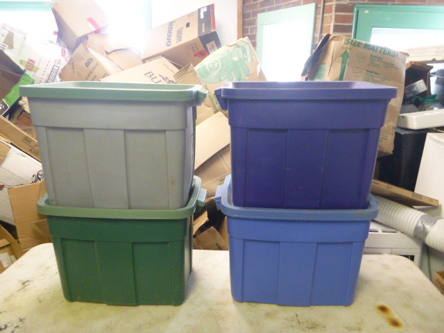 lot 214 image: 4 Totes with Lids