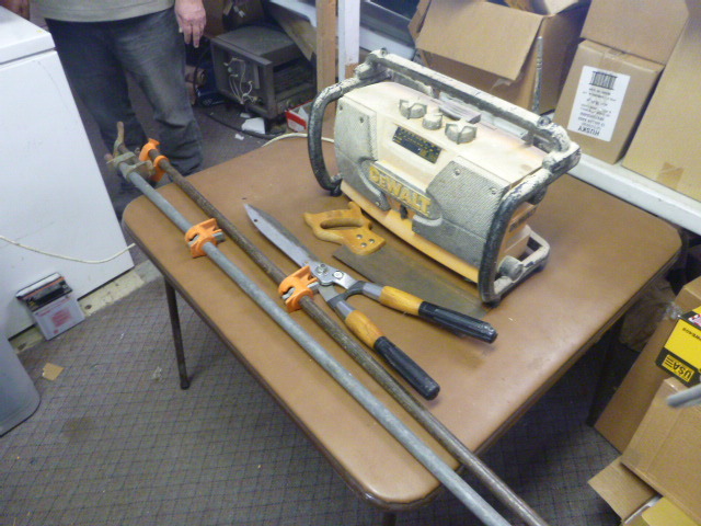 lot 253 image: DeWalt Work Radio