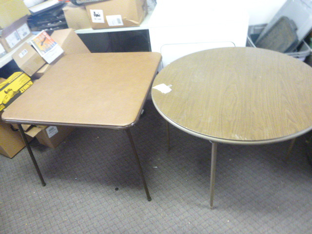 lot 256 image: 2 Folding Tables