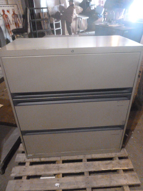 lot 270 image: 3 Drawer Lateral File Cabinet