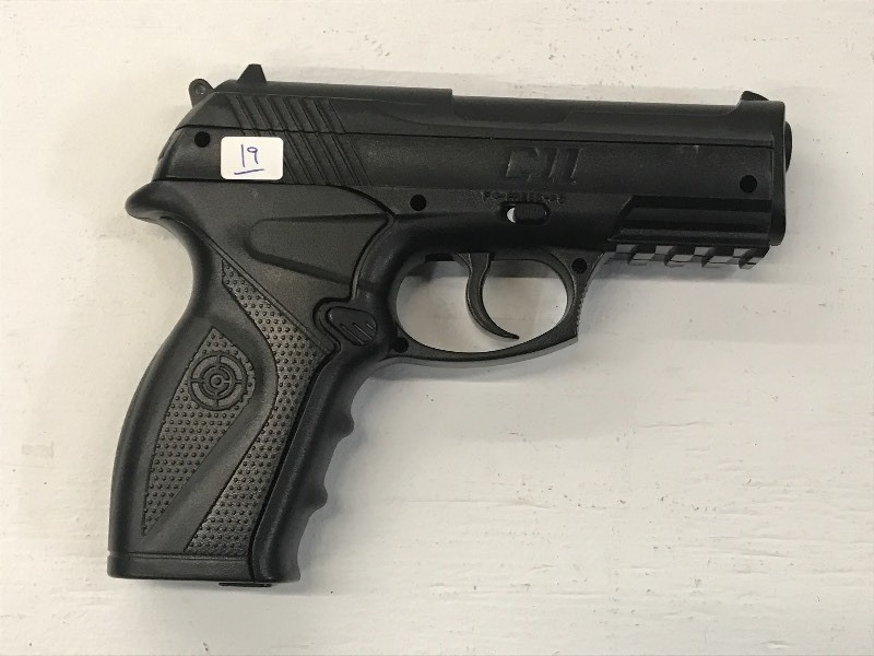 lot 19 image: Crossman C11 Pistol