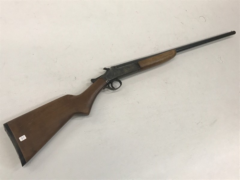 lot 37 image: Champion 12-Gauge Shotgun