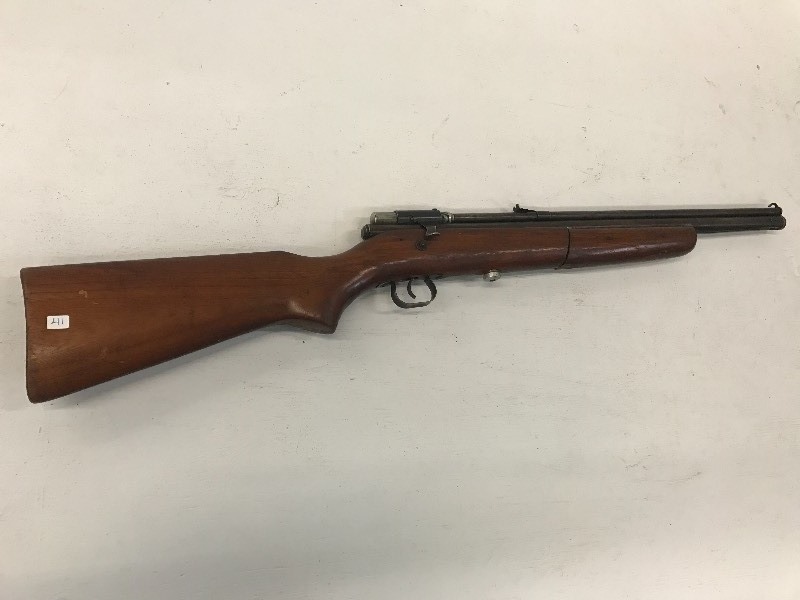 lot 41 image: Crossman Model 140 Pellet Rifle