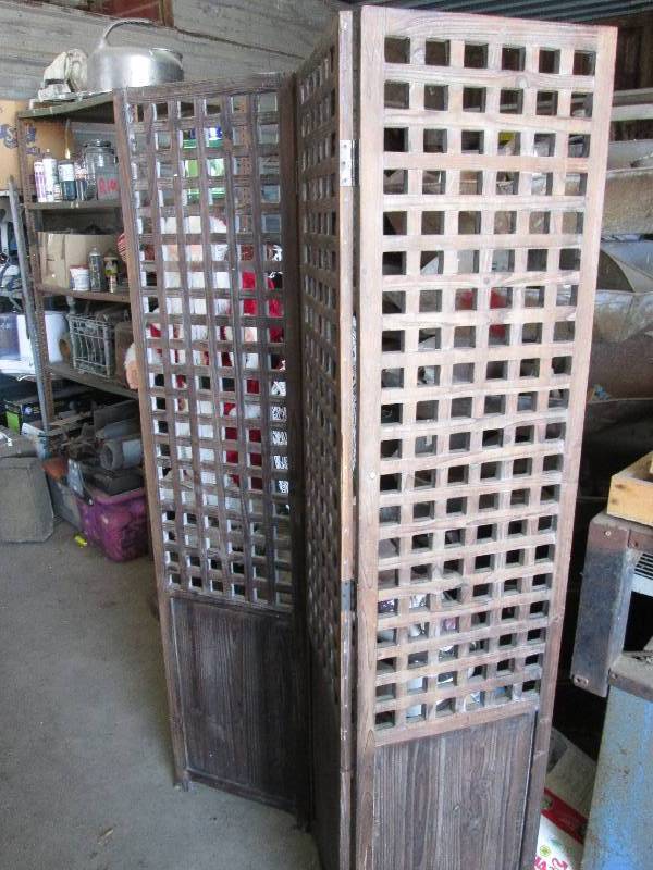 lot 307 image: Room divider, 3 16 panels...