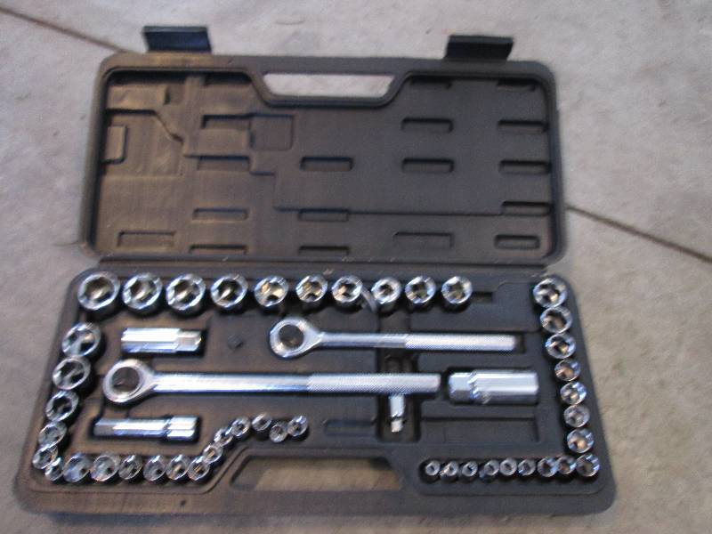 lot 38 image: Socket set...