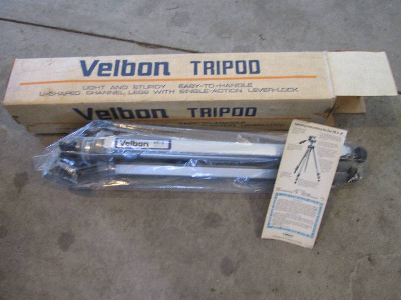 lot 43 image: Older Velbon tri-pod looks brand ne...