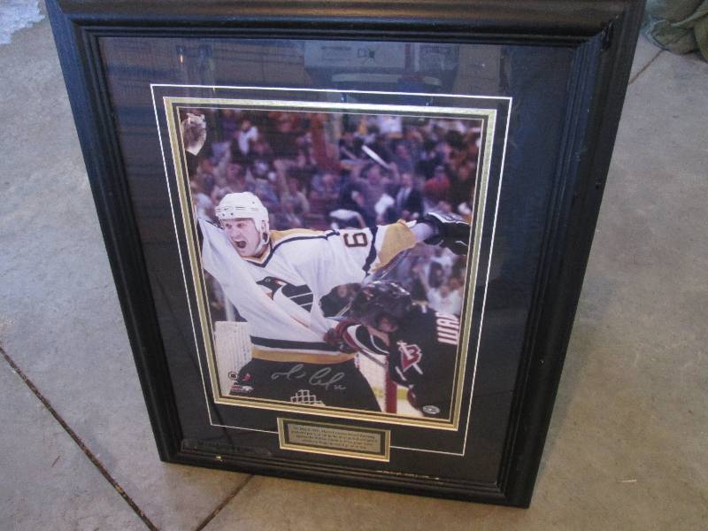 lot 88 image: Mario Lemieux autographed print...
