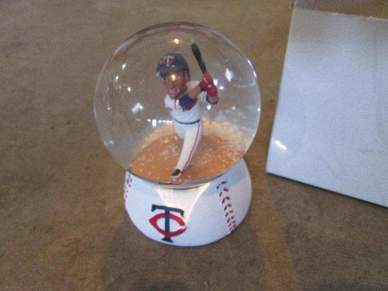 lot 102 image: MN Twins Sand snowglobe...