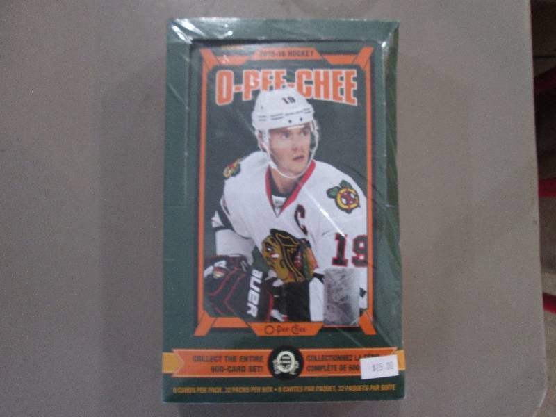 lot 110 image: Factory sealed O Pee Chee hockey ca...