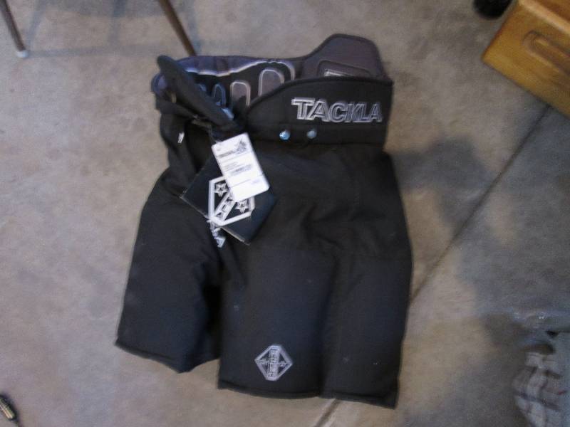 lot 125 image: Tackla Sports hockey pads, new...