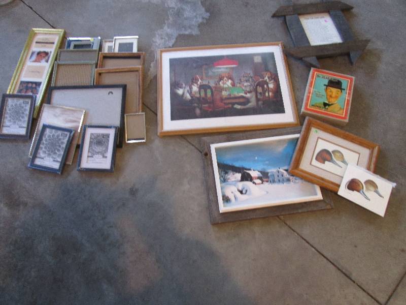 lot 130 image: Large lot of home dcor...