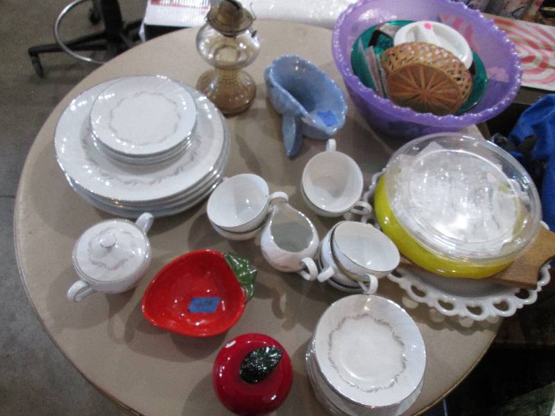 lot 146 image: Table filled with decorative glass...